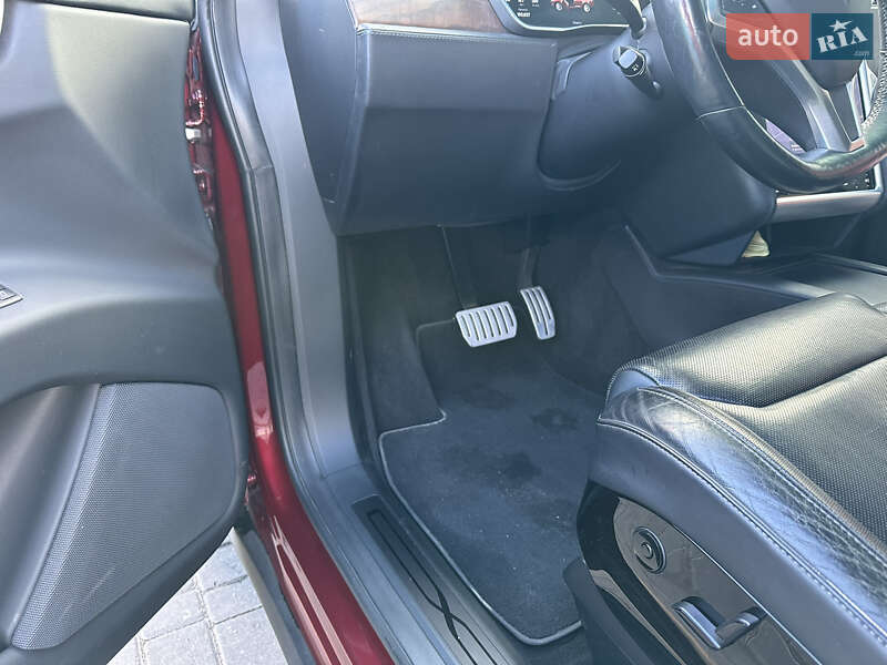 Позашляховик / Кросовер Tesla Model X 2015 в Дніпрі