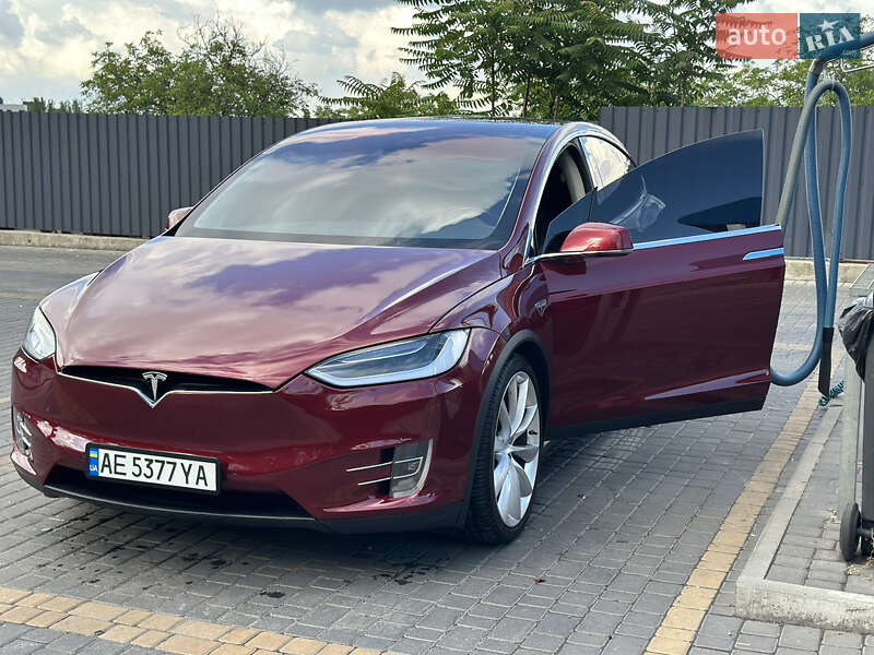 Позашляховик / Кросовер Tesla Model X 2015 в Дніпрі