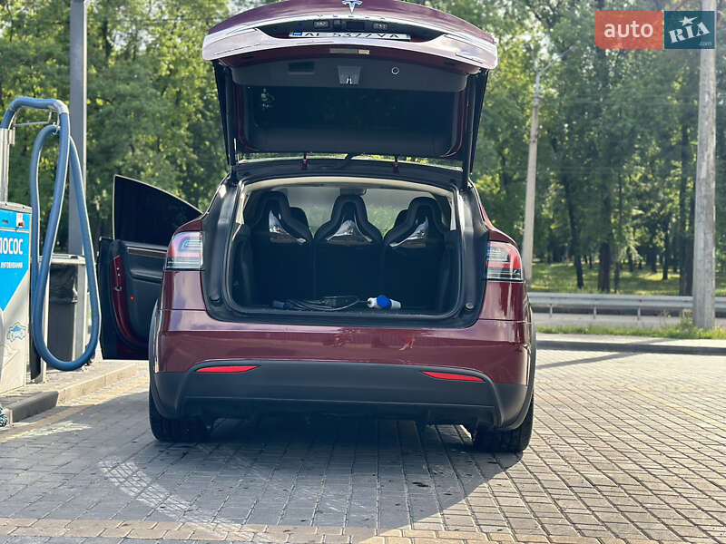 Позашляховик / Кросовер Tesla Model X 2015 в Дніпрі