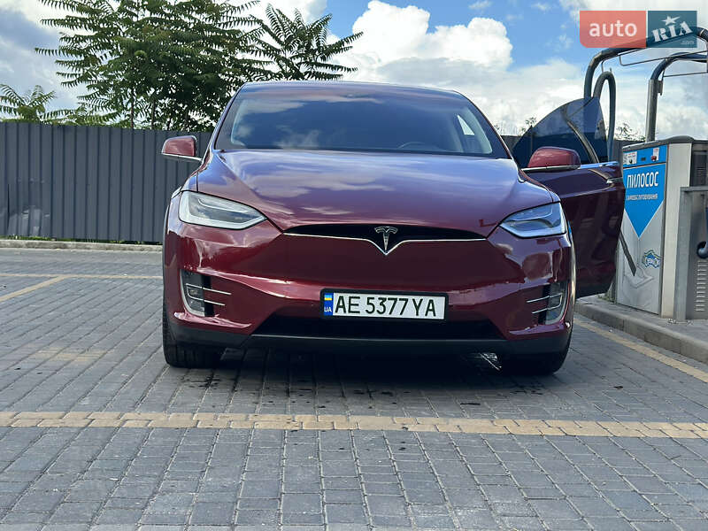 Позашляховик / Кросовер Tesla Model X 2015 в Дніпрі
