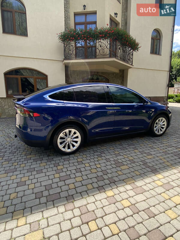 Позашляховик / Кросовер Tesla Model X 2016 в Львові