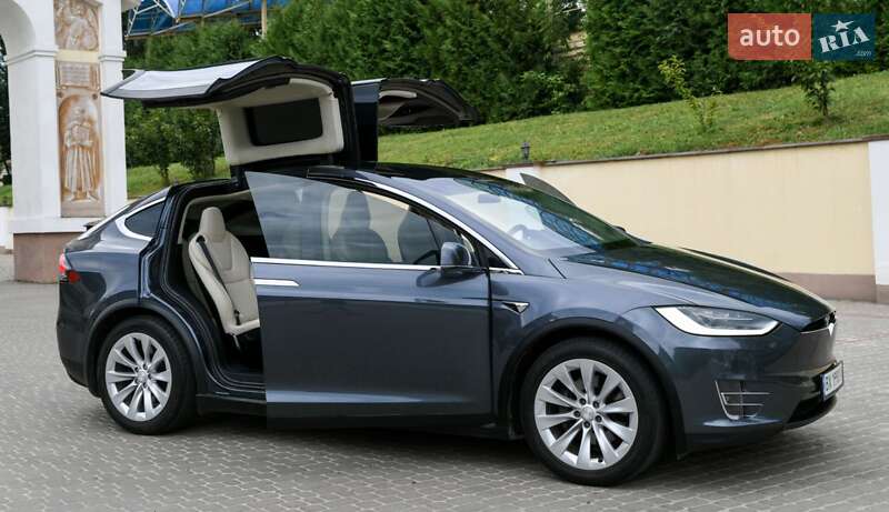 Позашляховик / Кросовер Tesla Model X 2018 в Рівному