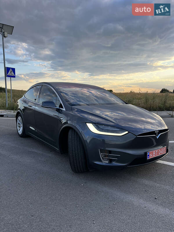 Позашляховик / Кросовер Tesla Model X 2016 в Львові