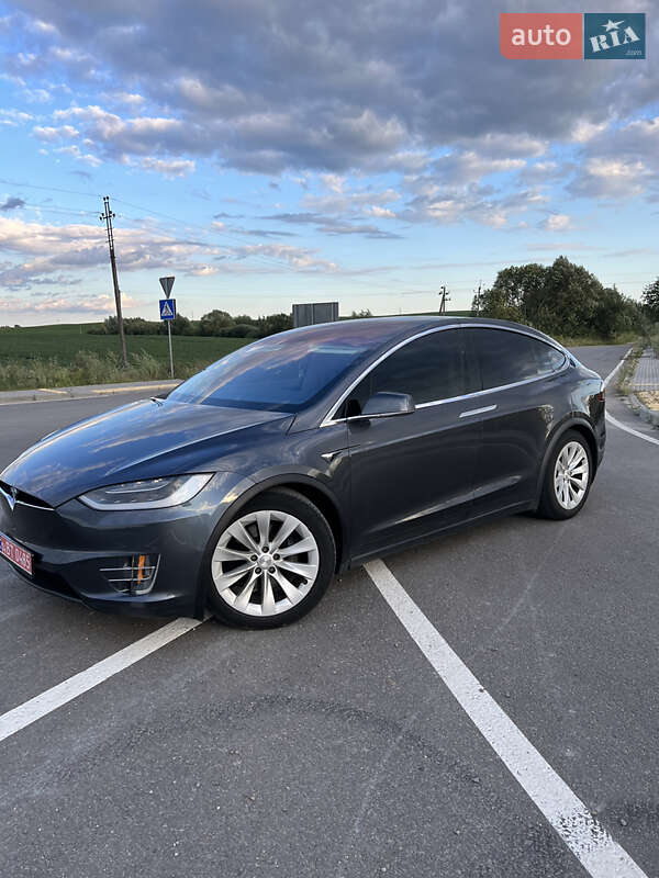 Позашляховик / Кросовер Tesla Model X 2016 в Львові