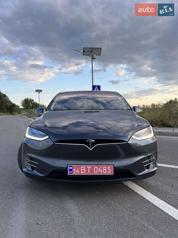 Позашляховик / Кросовер Tesla Model X 2016 в Львові