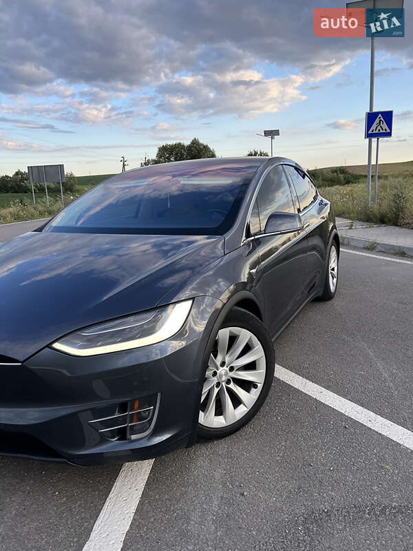Позашляховик / Кросовер Tesla Model X 2016 в Львові