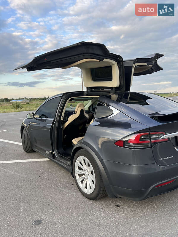Позашляховик / Кросовер Tesla Model X 2016 в Львові