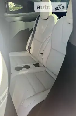 Tesla Model X 2022