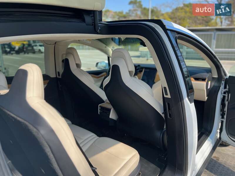 Внедорожник / Кроссовер Tesla Model X 2018 в Киеве
