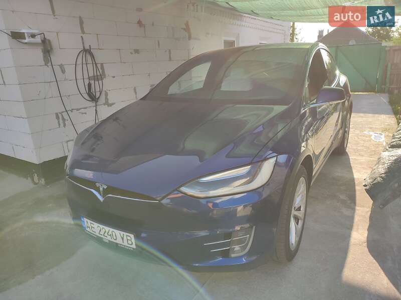 Внедорожник / Кроссовер Tesla Model X 2016 в Синельниково