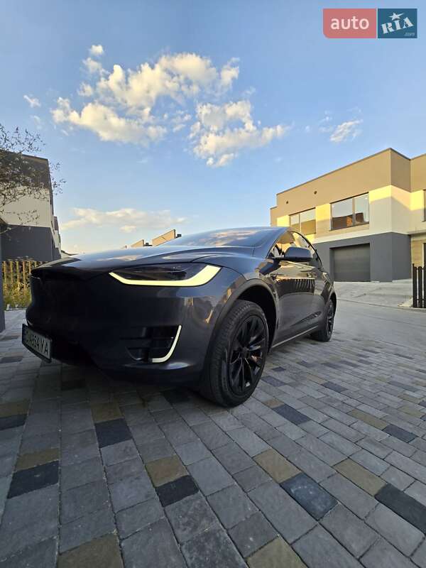 Позашляховик / Кросовер Tesla Model X 2018 в Тернополі