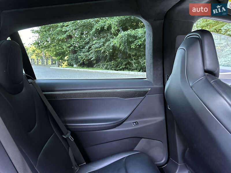 Позашляховик / Кросовер Tesla Model X 2017 в Чернівцях