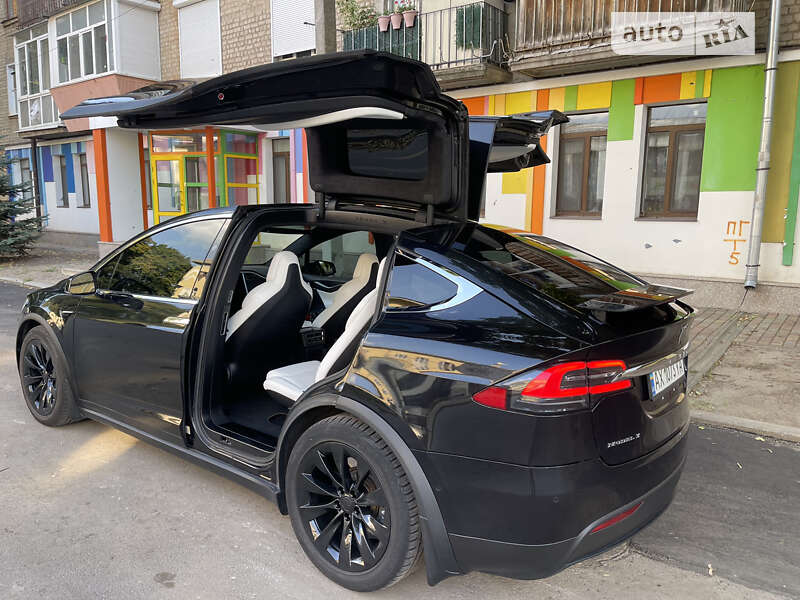 Позашляховик / Кросовер Tesla Model X 2017 в Харкові