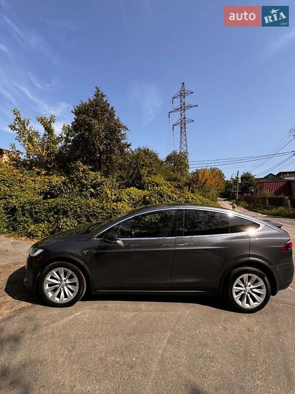 Tesla Model X 2018