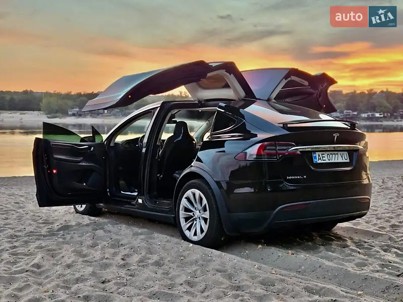 Внедорожник / Кроссовер Tesla Model X 2016 в 