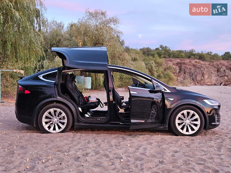 Внедорожник / Кроссовер Tesla Model X 2016 в 