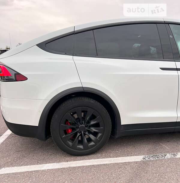 Позашляховик / Кросовер Tesla Model X 2017 в Львові