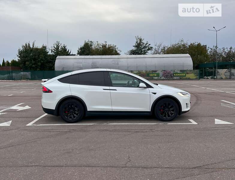Позашляховик / Кросовер Tesla Model X 2017 в Львові