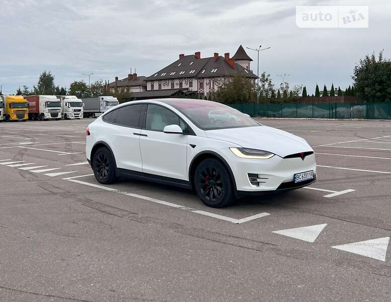 Позашляховик / Кросовер Tesla Model X 2017 в Львові