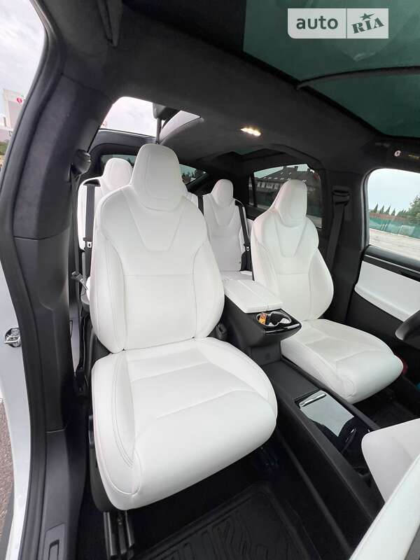Позашляховик / Кросовер Tesla Model X 2017 в Львові
