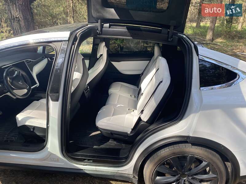 Позашляховик / Кросовер Tesla Model X 2017 в Дніпрі