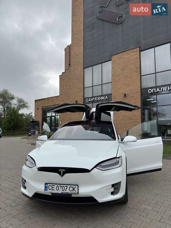 Позашляховик / Кросовер Tesla Model X 2017 в Чернівцях