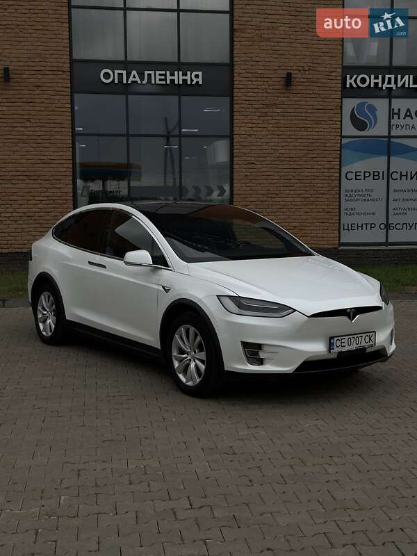 Позашляховик / Кросовер Tesla Model X 2017 в Чернівцях