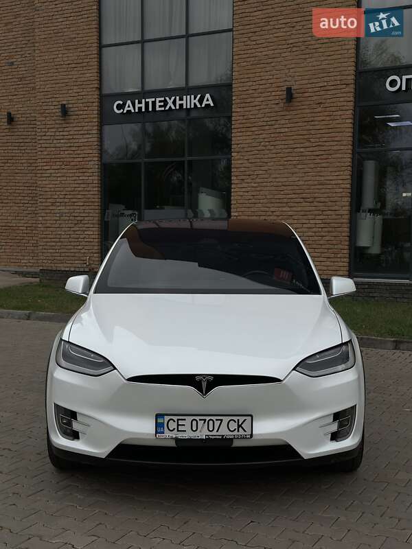 Позашляховик / Кросовер Tesla Model X 2017 в Чернівцях