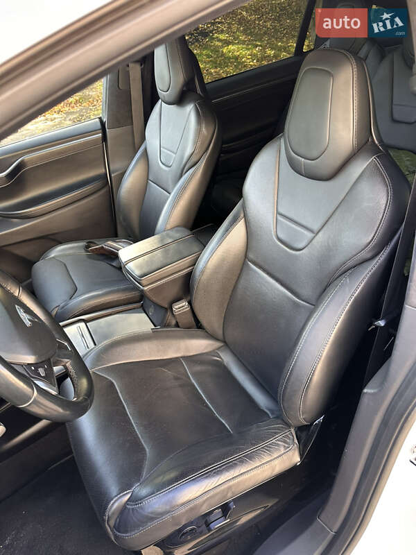 Внедорожник / Кроссовер Tesla Model X 2016 в Ивано-Франковске