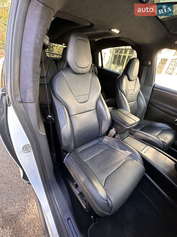 Внедорожник / Кроссовер Tesla Model X 2016 в Ивано-Франковске