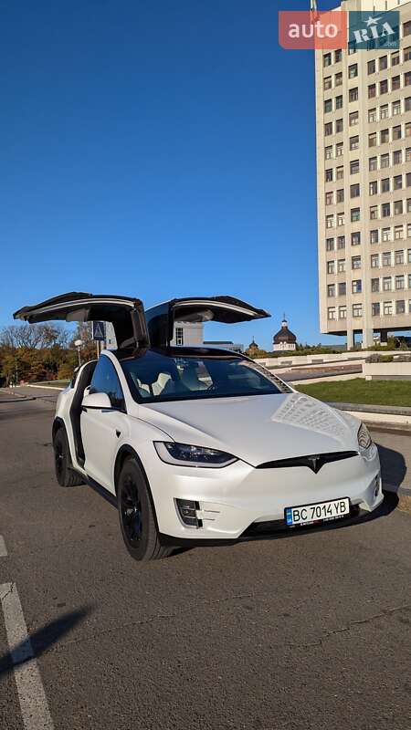Позашляховик / Кросовер Tesla Model X 2018 в Львові