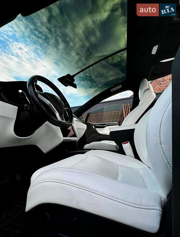 Позашляховик / Кросовер Tesla Model X 2017 в Львові