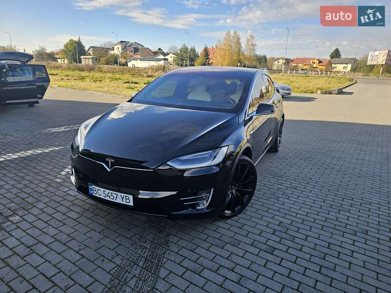 Позашляховик / Кросовер Tesla Model X 2017 в Львові