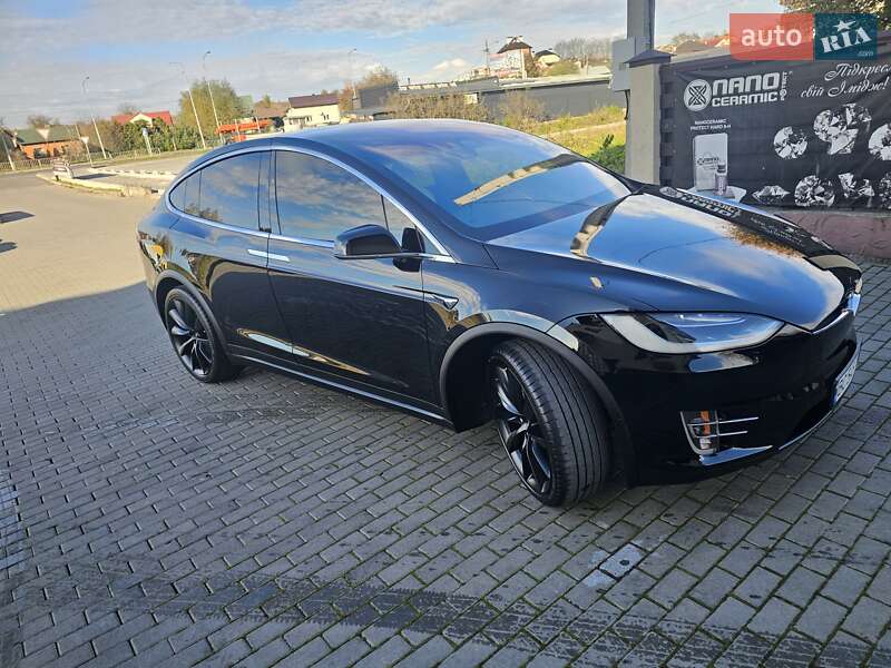 Позашляховик / Кросовер Tesla Model X 2017 в Львові