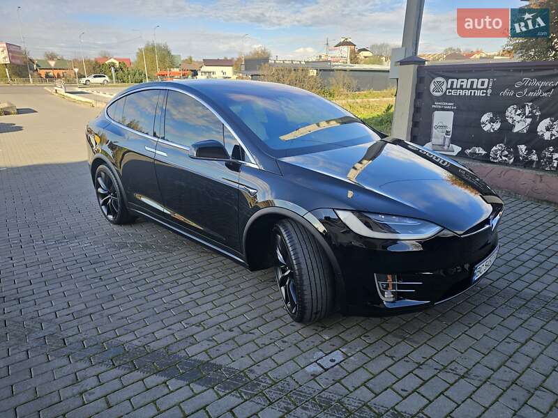 Позашляховик / Кросовер Tesla Model X 2017 в Львові