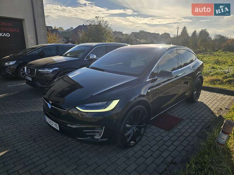 Позашляховик / Кросовер Tesla Model X 2017 в Львові