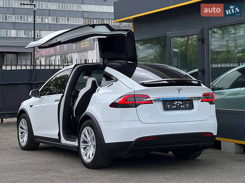 Позашляховик / Кросовер Tesla Model X 2018 в Києві фото 5 Позашляховик / Кросовер Tesla Model X 2018 в Києві