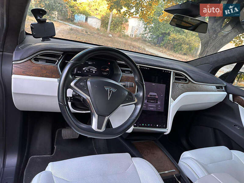 Позашляховик / Кросовер Tesla Model X 2017 в Ізмаїлі