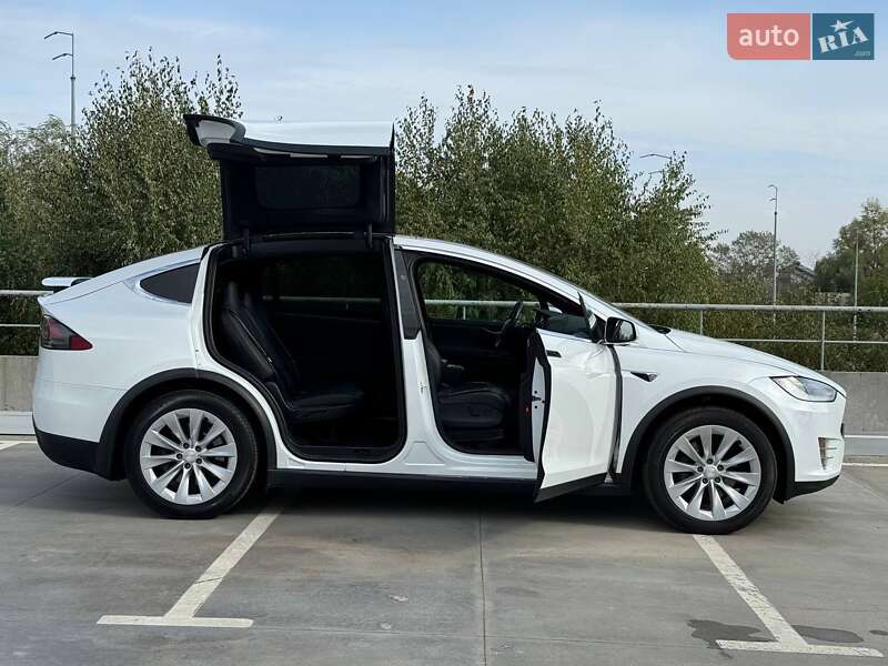 Позашляховик / Кросовер Tesla Model X 2017 в Білій Церкві