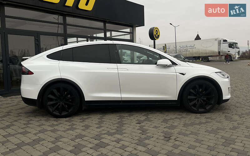 Позашляховик / Кросовер Tesla Model X 2019 в Мукачевому