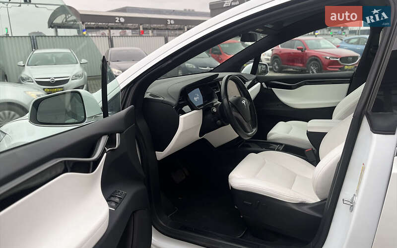 Позашляховик / Кросовер Tesla Model X 2019 в Мукачевому