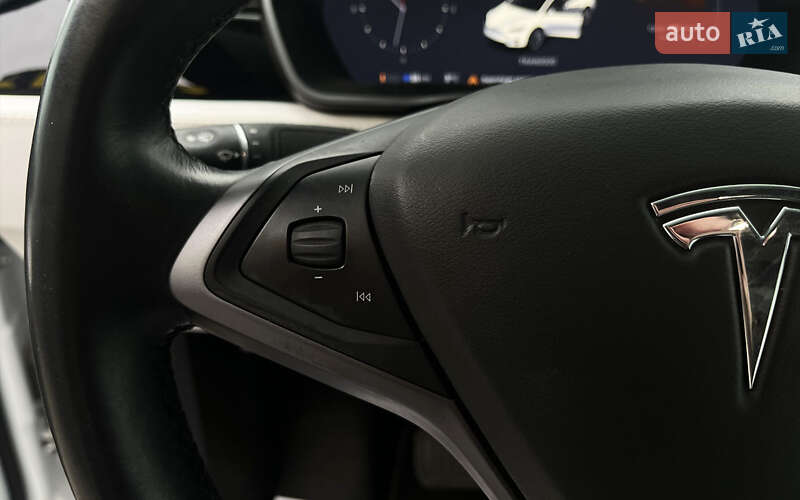 Позашляховик / Кросовер Tesla Model X 2019 в Мукачевому