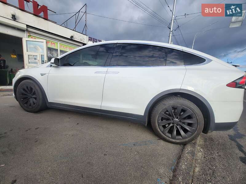 Позашляховик / Кросовер Tesla Model X 2016 в Києві