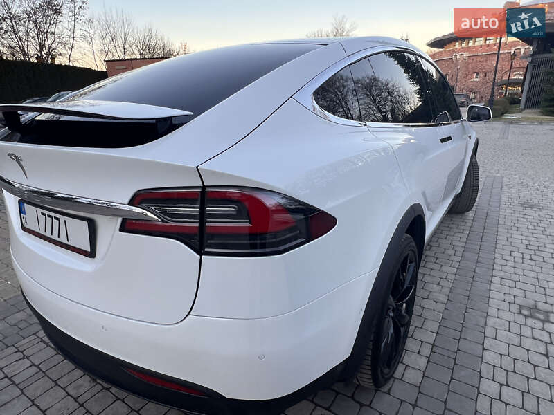 Позашляховик / Кросовер Tesla Model X 2016 в Львові