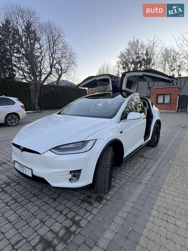 Позашляховик / Кросовер Tesla Model X 2016 в Львові