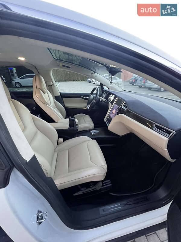Позашляховик / Кросовер Tesla Model X 2016 в Львові