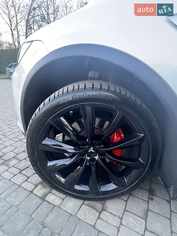 Позашляховик / Кросовер Tesla Model X 2016 в Львові