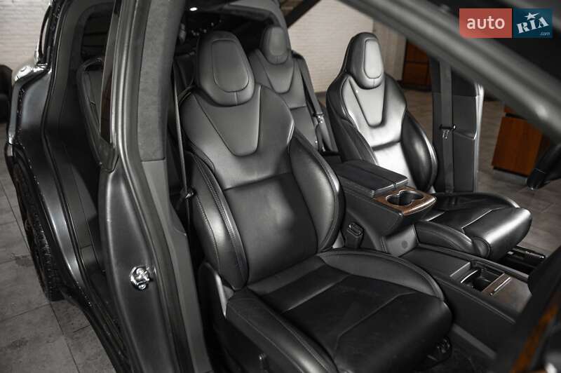 Позашляховик / Кросовер Tesla Model X 2019 в Одесі фото 32 Позашляховик / Кросовер Tesla Model X 2019 в Одесі