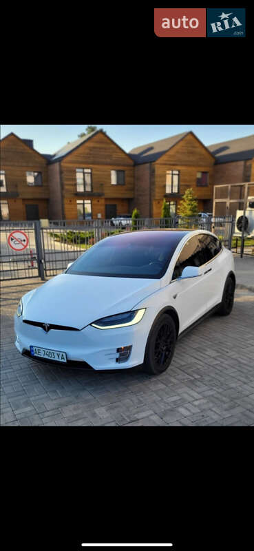 Позашляховик / Кросовер Tesla Model X 2016 в Дніпрі