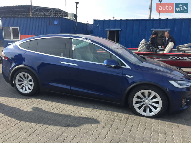Внедорожник / Кроссовер Tesla Model X 2016 в 